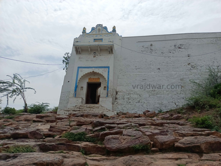 Charanchoki mandir 2 Govardhan Parikrama