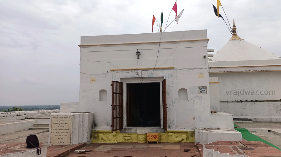 Charanchoki mandir 4 Govardhan Parikrama